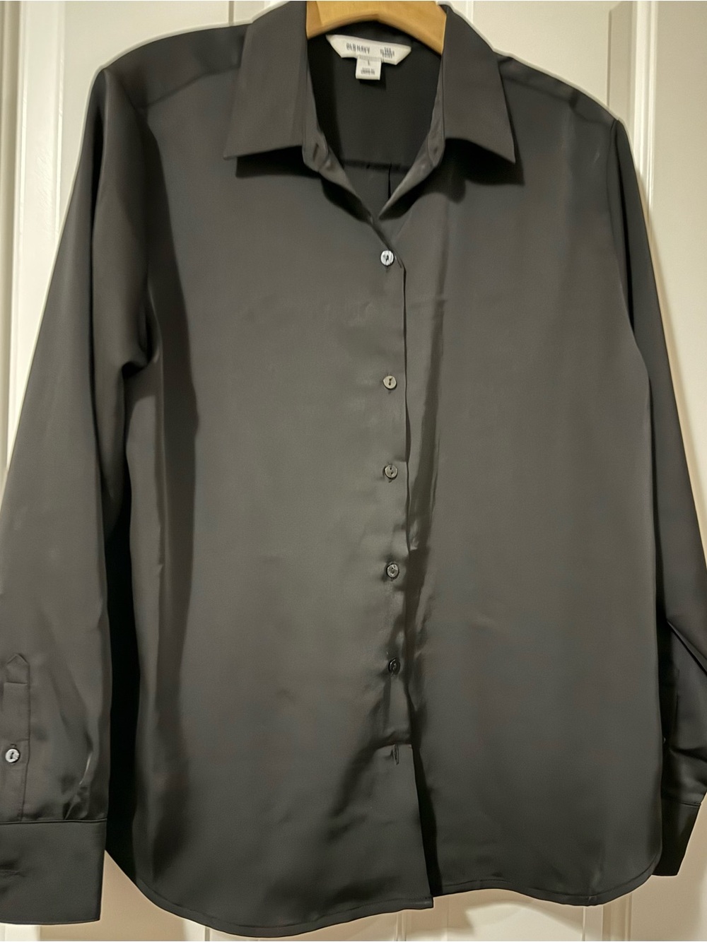 Old Navy  women 
Black Satin Button-Up Dress Shirt